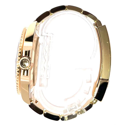 Rolex Submariner Date 41 Gelbgold 126618LN Seitenansicht mit poliertem Gehäuse und 18 Karat Gelbgold Armband