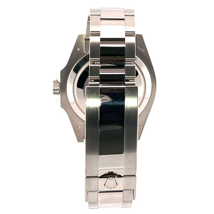 Rückansicht der Rolex Submariner Date Weißgold 126619LB mit poliertem und satiniertem Oyster Armband und Sicherheitsfaltschließe.