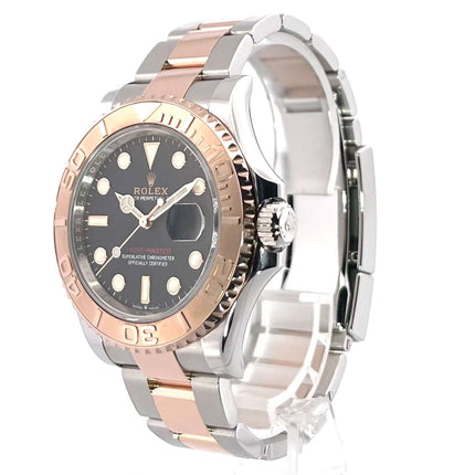 Rolex Yacht-Master 40 Oystersteel Everose-Gold Ref. 126621 Schwarz, poliertes und satiniertes Gehäuse, 18 kt Everose-Gold Lünette, schwarzes Zifferblatt