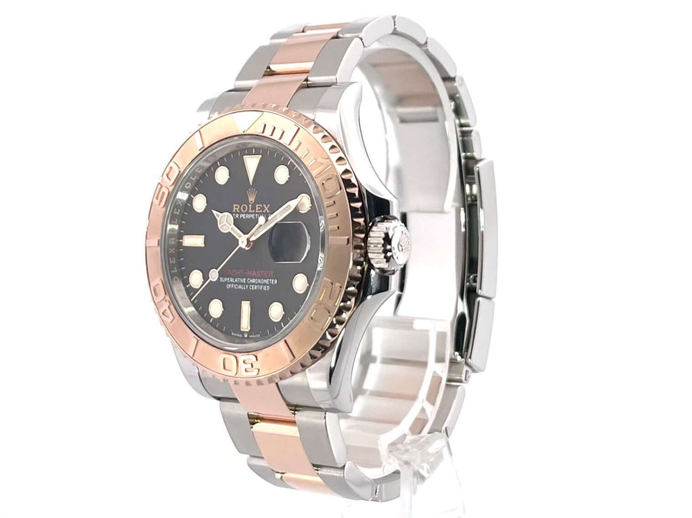Rolex Yacht-Master 40 Oystersteel Everose-Gold Ref. 126621 Schwarz, poliertes und satiniertes Gehäuse, 18 kt Everose-Gold Lünette, schwarzes Zifferblatt