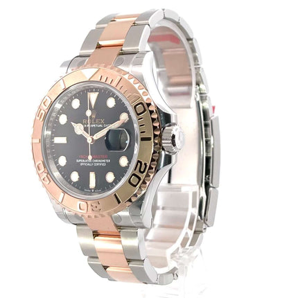 Rolex Yacht-Master 40 in Oystersteel und 18 kt Everose-Gold, Ref. 126621, schwarz Zifferblatt, poliertes Armband, beidseitig drehbare Lünette.