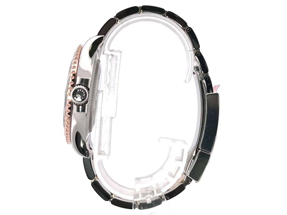 Rolex Yacht-Master 40 Oystersteel Everose-Gold Seitenansicht, Ref. 126621 mit poliertem und satiniertem Armband und schwarzem Zifferblatt