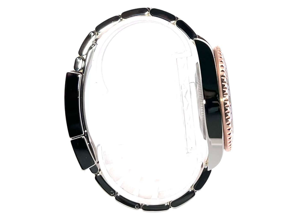 Profilansicht der Rolex GMT-Master II Edelstahl Everose-Gold 126711CHNR aus 2019 mit Edelstahl- und Everose-Gold-Armband.