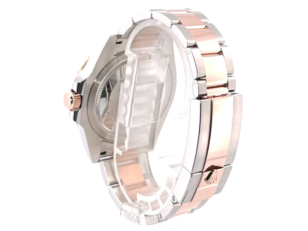 Rückseite der Rolex GMT-Master II Edelstahl Everose-Gold 126711CHNR mit poliertem Edelstahl- und Everose-Gold-Armband.