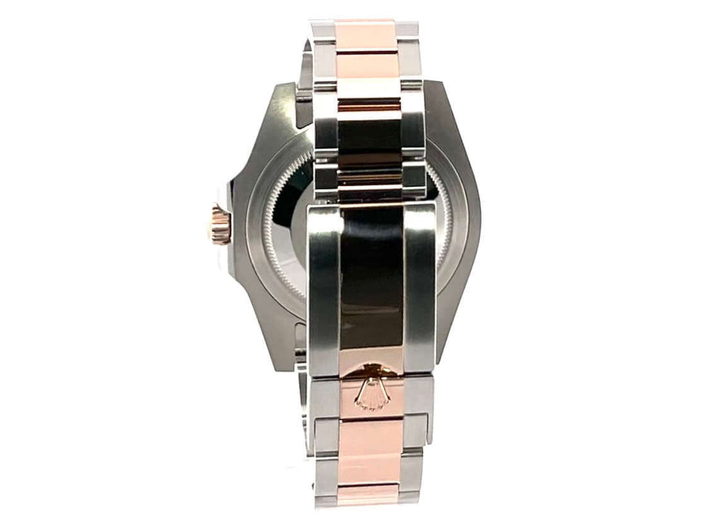 Rückseite des Rolex GMT-Master II Edelstahl Everose-Gold 126711CHNR Armbands, Edelstahl- und 18 kt Everose-Gold-Glieder mit Sicherheitsfaltschließe.