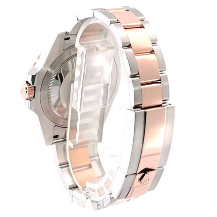 Rückseite des Rolex GMT-Master II 126711CHNR Armbands aus Edelstahl und 18 kt Everose-Gold, poliert und satiniert, mit Sicherheitsfaltschließe