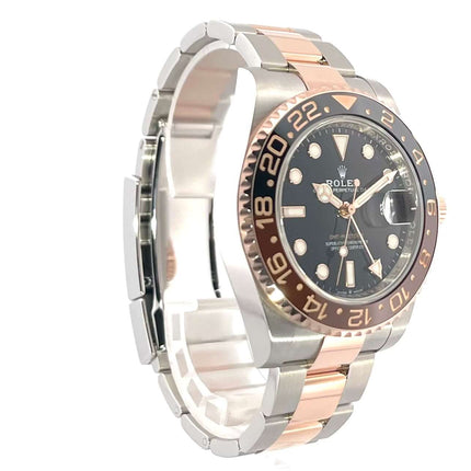 Rolex GMT-Master II Edelstahl / 18 kt Everose-Gold Ref. 126711CHNR, schwarzes Zifferblatt, poliertes und satiniertes Oyster-Armband.