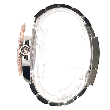 Rolex GMT-Master II 126711CHNR Edelstahl Everose-Gold Seitenansicht – 18 kt Everose-Gold Lünette, poliertes und satiniertes Armband