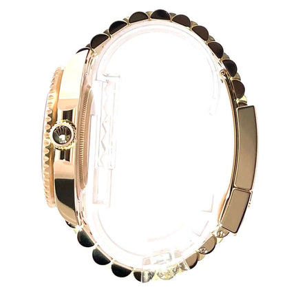 Rolex GMT-Master II Gelbgold 126718GRNR Seitenansicht des Gehäuses und Jubilee-Bands aus 18k Gelbgold, drehbare Lünette