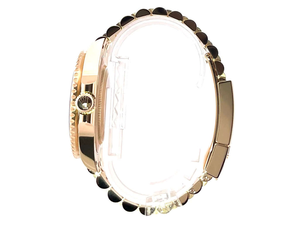 Rolex GMT-Master II Gelbgold 126718GRNR Seitenansicht des Gehäuses und Jubilee-Bands aus 18k Gelbgold, drehbare Lünette