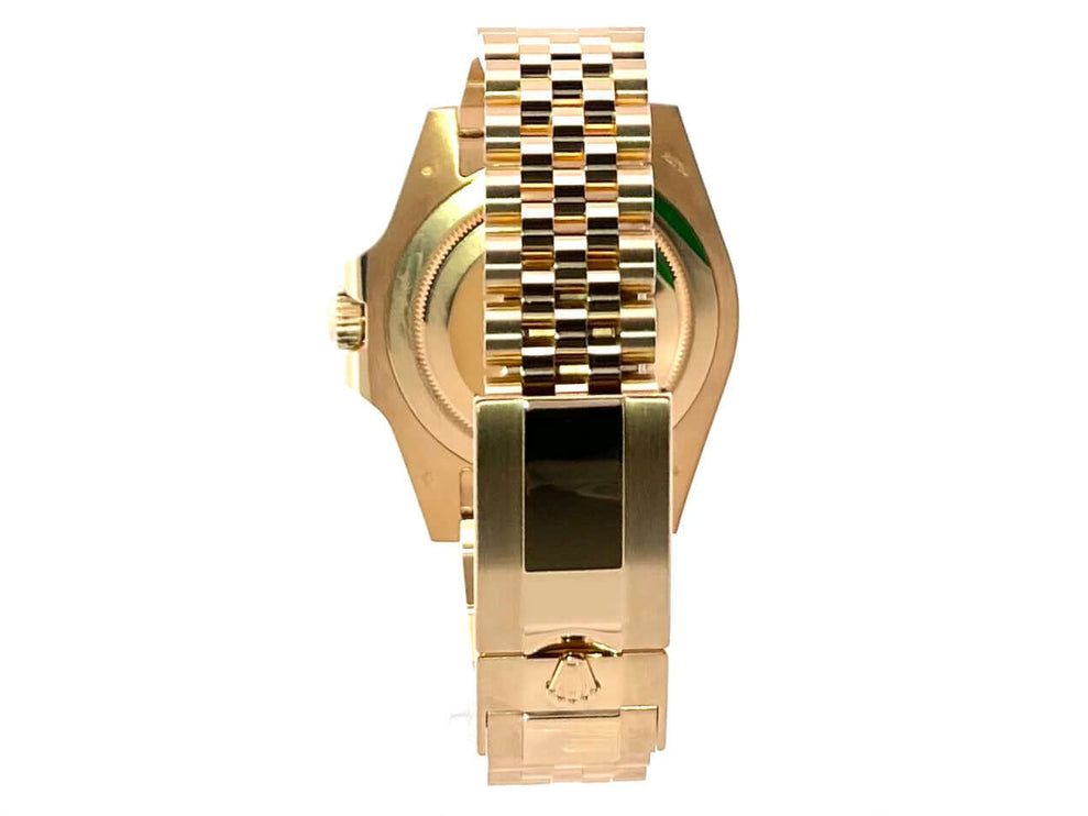 Rückseite der Rolex GMT-Master II Gelbgold 126718GRNR mit 18k Gelbgold Jubilee-Band und Oysterclasp-Schließe