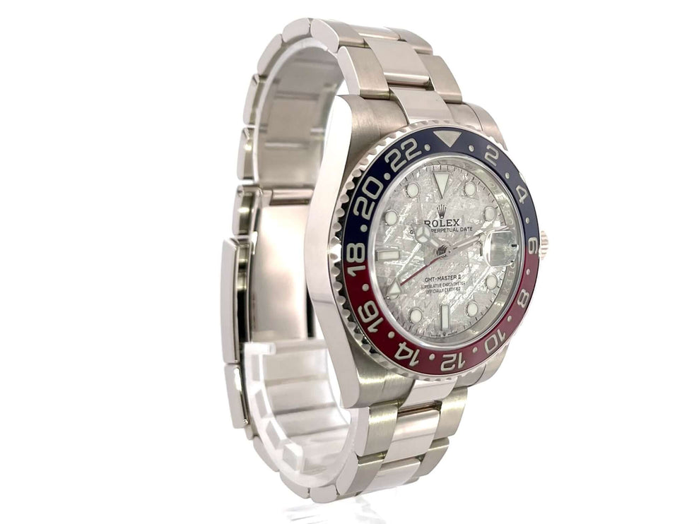 Rolex GMT Master II Weißgold 126719BLRO Meteorit mit blau/roter Lünette, poliertem 18 kt Weißgold Gehäuse und Armband.
