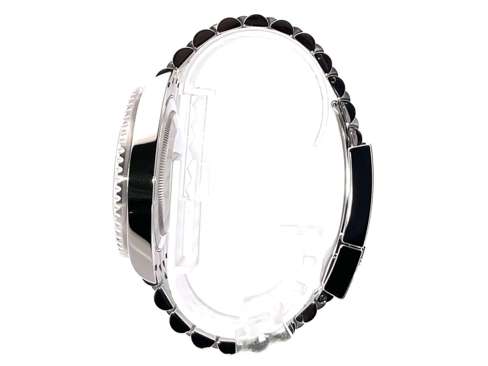 Seitenansicht der Rolex GMT-Master II 126720VTNR mit Edelstahlgehäuse und poliertem/satinierten Jubile-Edelstahlarmband