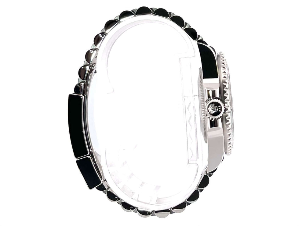 Seitenansicht der Rolex GMT-Master II Edelstahl 126720VTNR mit Jubile-Band, Edelstahlgehäuse und schwarz/grüner Keramik Lünette