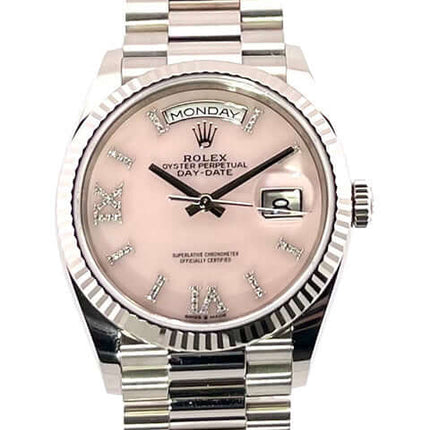 Rolex Day-Date 36 Weißgold 128239 mit rosa Opal Zifferblatt und Diamanten, Präsident Armband, 18 kt Weißgold.