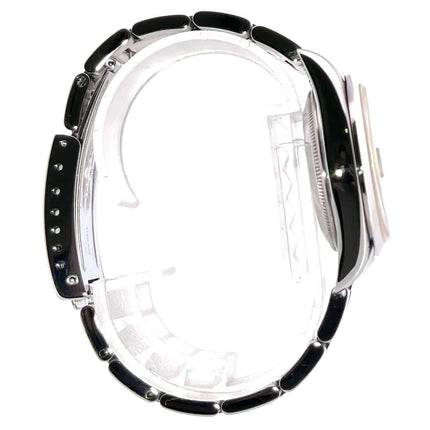 Seitenansicht des Rolex Oyster Perpetual Date 34 15200 Blau mit poliertem und satiniertem Edelstahlgehäuse und Edelstahlband.