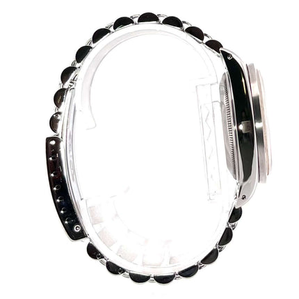 Seitenansicht der Rolex Oyster Perpetual Date 34 Ref. 15210 mit Edelstahlgehäuse und Silber Jubile-Band