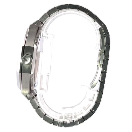 Seitenansicht der Audemars Piguet AP Royal Oak 15500ST.OO.1220ST.04 mit Edelstahlgehäuse und Edelstahlband