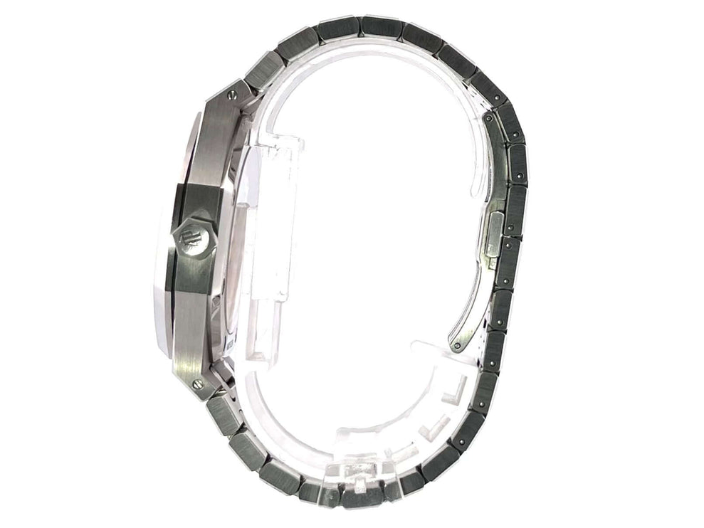 Seitenansicht der Audemars Piguet AP Royal Oak 15500ST.OO.1220ST.04 mit Edelstahlgehäuse und Edelstahlband