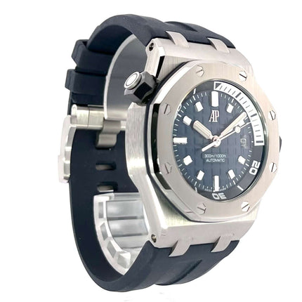 Audemars Piguet Royal Oak Offshore Diver 15720ST.OO.A027CA.01 mit blauem Zifferblatt und schwarzem Kautschukband