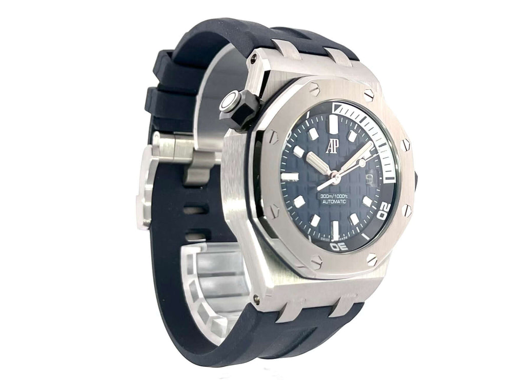 Audemars Piguet Royal Oak Offshore Diver 15720ST.OO.A027CA.01 mit blauem Zifferblatt und schwarzem Kautschukband