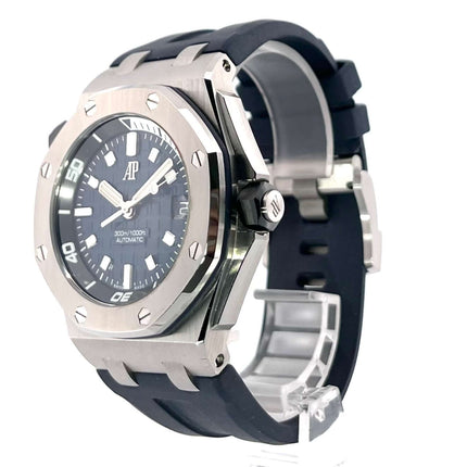 Audemars Piguet Royal Oak Offshore Diver 15720ST.OO.A027CA.01, poliertes und satiniertes Edelstahlgehäuse, blaues Zifferblatt, blaues Kautschukband.