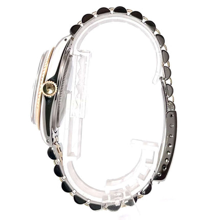 Seitenansicht Rolex Datejust 36 Edelstahl Gelbgold 16013 Schwarz mit geriffelter Lünette und Jubilearmband.