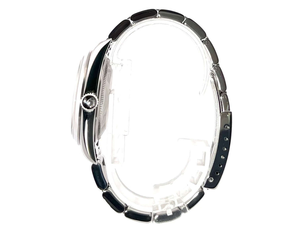 Seitenansicht einer Rolex Datejust 36 Edelstahl Ref. 16200 Silber mit polierter und satinierter Oberfläche und Oyster-Band.