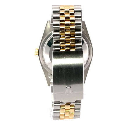 Rückseite der Rolex Datejust 36 Edelstahl Gelbgold 16233 mit Jubile-Edelstahl / 18 kt Gelbgold Armband und Faltschließe.
