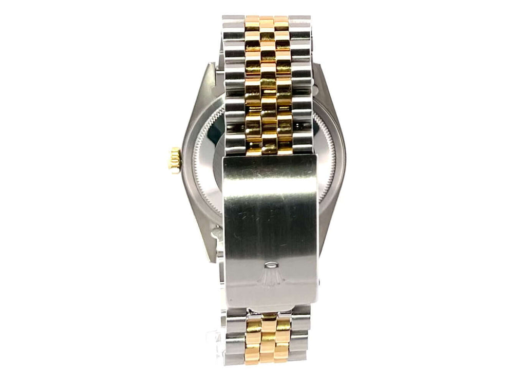 Rückseite der Rolex Datejust 36 Edelstahl Gelbgold 16233 mit Jubile-Edelstahl / 18 kt Gelbgold Armband und Faltschließe.