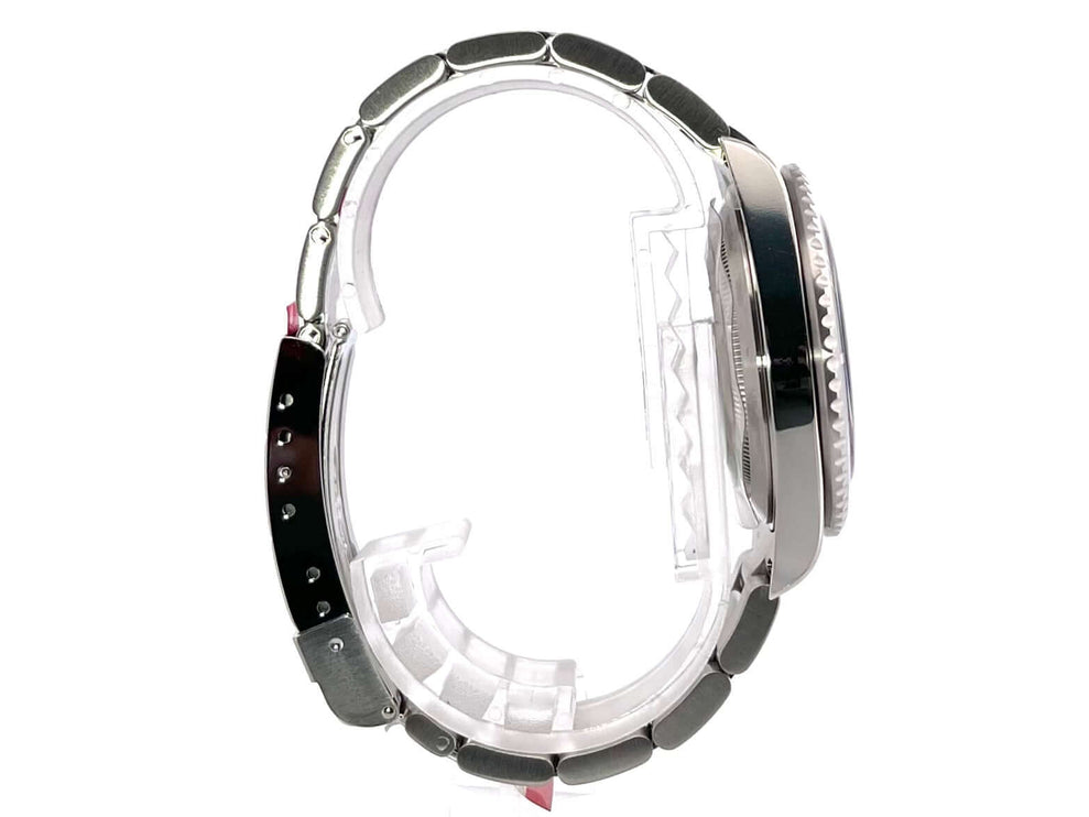 Rolex Submariner Date 16610 Edelstahl Seitenansicht mit poliertem Gehäuse und satiniertem Oyster Armband, schwarze Lünette, Automatikwerk