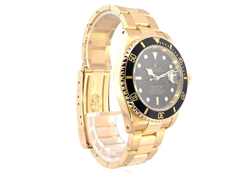 Rolex Submariner Date 16618 Gelbgold mit schwarzem Zifferblatt und Lünette, 40mm Gehäusedurchmesser, 18 Karat Gelbgold Armband.
