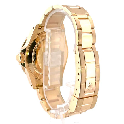 Rückansicht des Rolex Submariner Date Ref. 16618 Gelbgold mit 18 Karat gelbgoldenem Oyster-Armband und poliertem/satinierten Gehäuse.
