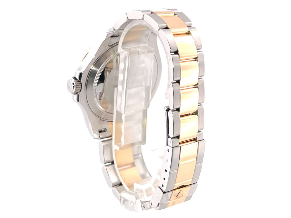 Rückansicht der Rolex Yachtmaster 16623 mit Edelstahl- und Gelbgold-Armband und verschraubter Krone