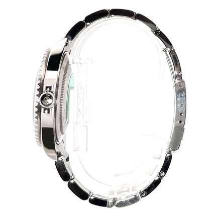 Seitenansicht der Rolex GMT-Master II 16710 mit Edelstahlgehäuse und schwarzer/roter Lünette