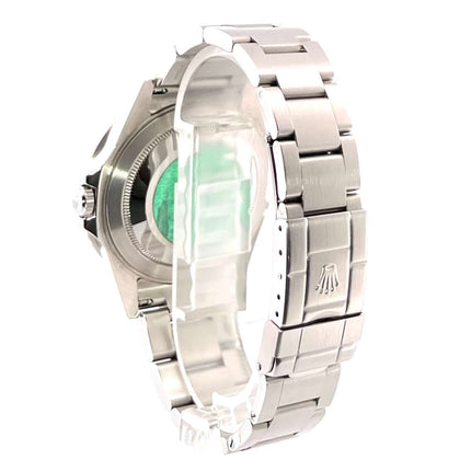 Rückansicht der Rolex GMT-Master II 16710 mit poliertem und satiniertem Edelstahlgehäuse und Oyster-Armband aus Edelstahl