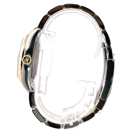 Seitenansicht der Rolex Datejust 31 Ref. 178273 mit Edelstahl/Gelbgold Armband und 18 kt Gelbgold Lünette, poliert und satiniert.