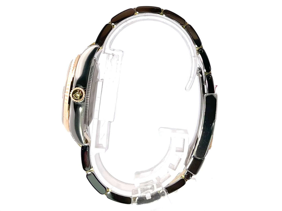 Seitenansicht der Rolex Datejust 31 Ref. 178273 mit Edelstahl/Gelbgold Armband und 18 kt Gelbgold Lünette, poliert und satiniert.