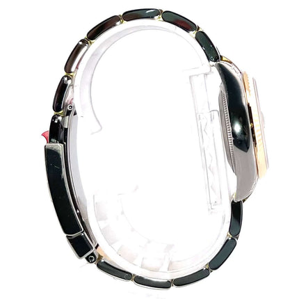 Seitliche Ansicht der Rolex Datejust 31 Edelstahl Gelbgold 178273 mit poliertem und satiniertem Edelstahl-/18 kt Gelbgold-Armband.