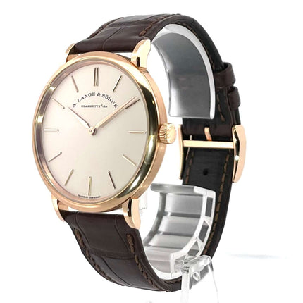 A. Lange & Söhne Saxonia Thin Rotgold 201.033, 18 kt Rotgold Gehäuse, braunes Alligatorlederband, polierte Lünette, silbernes Zifferblatt