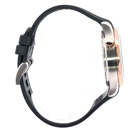 Seitenansicht der OMEGA Seamaster Diver 300M Master Chronometer Ref. 210.22.42.20.01.002 mit schwarzem Kautschukband und Edelstahlgehäuse.