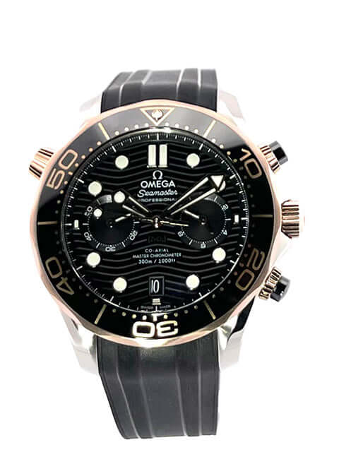 Omega Seamaster Diver 300M Chronograph 210.22.44.51.01.001 mit schwarzem Kautschukband und schwarzem Zifferblatt, Edelstahllünette mit Roségold.