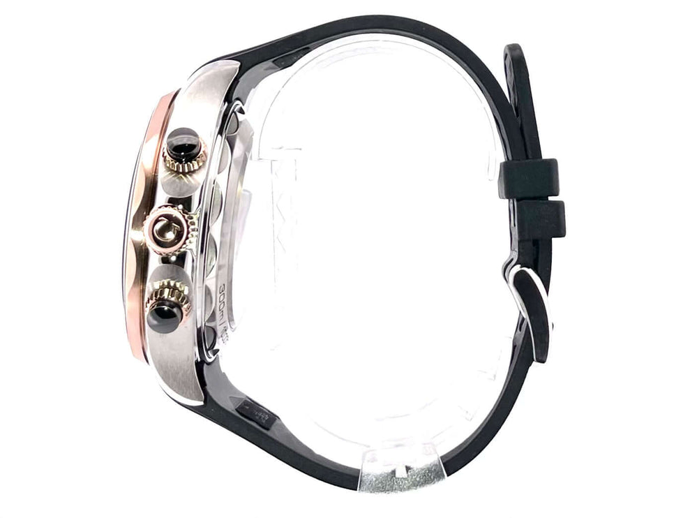 Omega Seamaster Diver 300M Chronograph 210.22.44.51.01.001 Seitenansicht, Edelstahlgehäuse, Roségold Lünette, schwarzes Kautschukband.