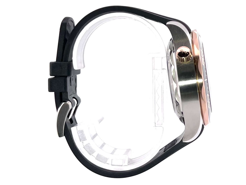 Omega Seamaster Diver 300M Chronograph seitliche Ansicht, Edelstahl- und Roségoldgehäuse, schwarzes Kautschukarmband, Ref. 210.22.44.51.01.001