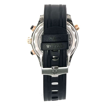Rückseite der Omega Seamaster Diver 300M Chronograph 210.22.44.51.01.001 mit schwarzem Kautschukband und Dornschließe, Gehäuse aus Edelstahl