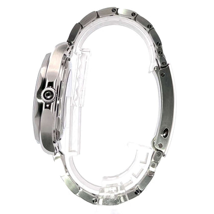 Seitenansicht der OMEGA Seamaster Diver 300M Master Chronometer 210.30.42.20.10.001 mit poliertem und satiniertem Edelstahlgehäuse.