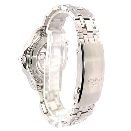 Edelstahl-Armband und Rückansicht des OMEGA Seamaster Diver 300M Master Chronometer 210.30.42.20.10.001.