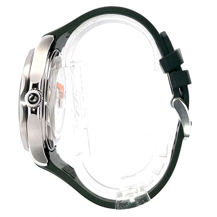 Seitenansicht der OMEGA Seamaster Diver 300M Master Chronometer 210.32.42.20.10.001 mit Edelstahlgehäuse und grünem Kautschukband.