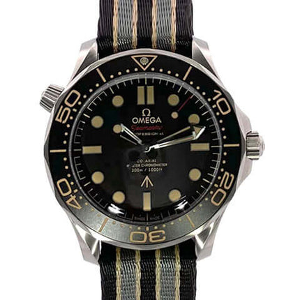 OMEGA Seamaster Diver 300M 007 Edition Titan Gehäuse, braune Keramikeinlage, Textilband, braunes Zifferblatt, 42 mm, 2020 Modell