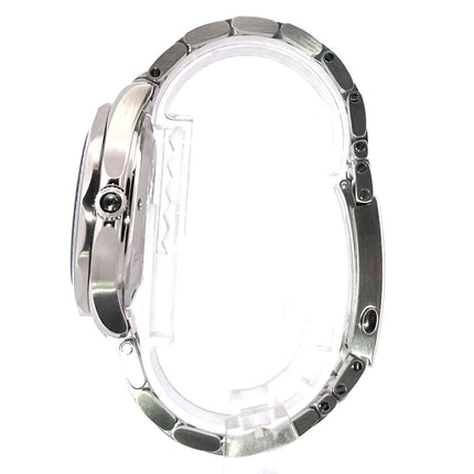 Seitenansicht des Omega Seamaster Diver Co-Axial 300M Ref. 212.30.41.20.03.001 mit Edelstahlgehäuse und -band.